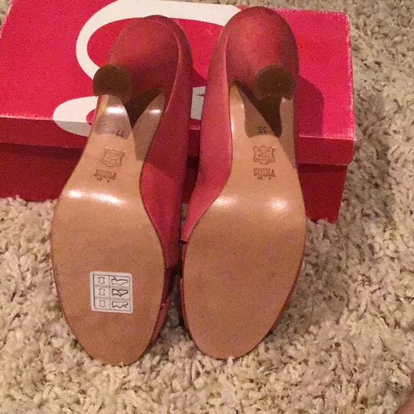 Beautiful Pink heels- NEW WITH BOX - Picture 3 of 3